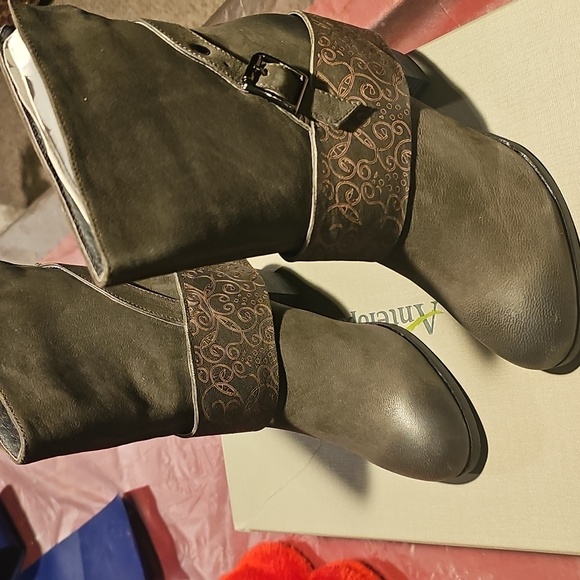 Brand New Antelope leather booties...size 38 - Picture 2 of 10